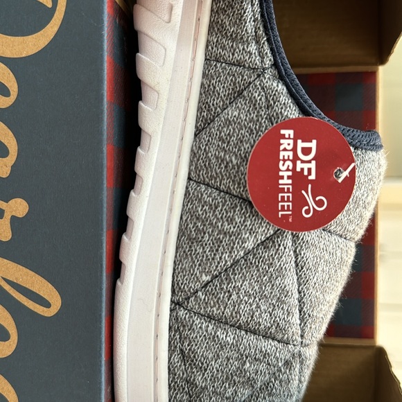 Dearfoams gel infused memory foam men’s large 11-12 size gray slipper. - Picture 2 of 6